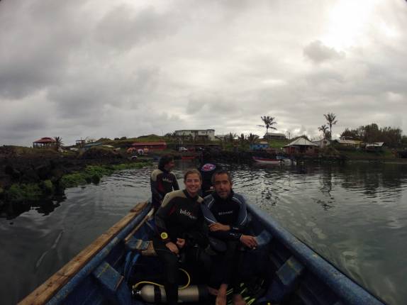 A caminho de mais um mergulho na Ilha da Páscoa, território chileno no meio do Oceano Pacífico